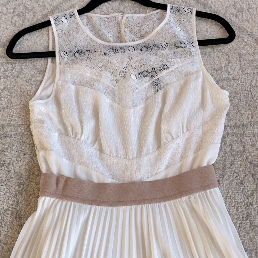 BCBG white dress with lace detail size 0 - Picture 10 of 14